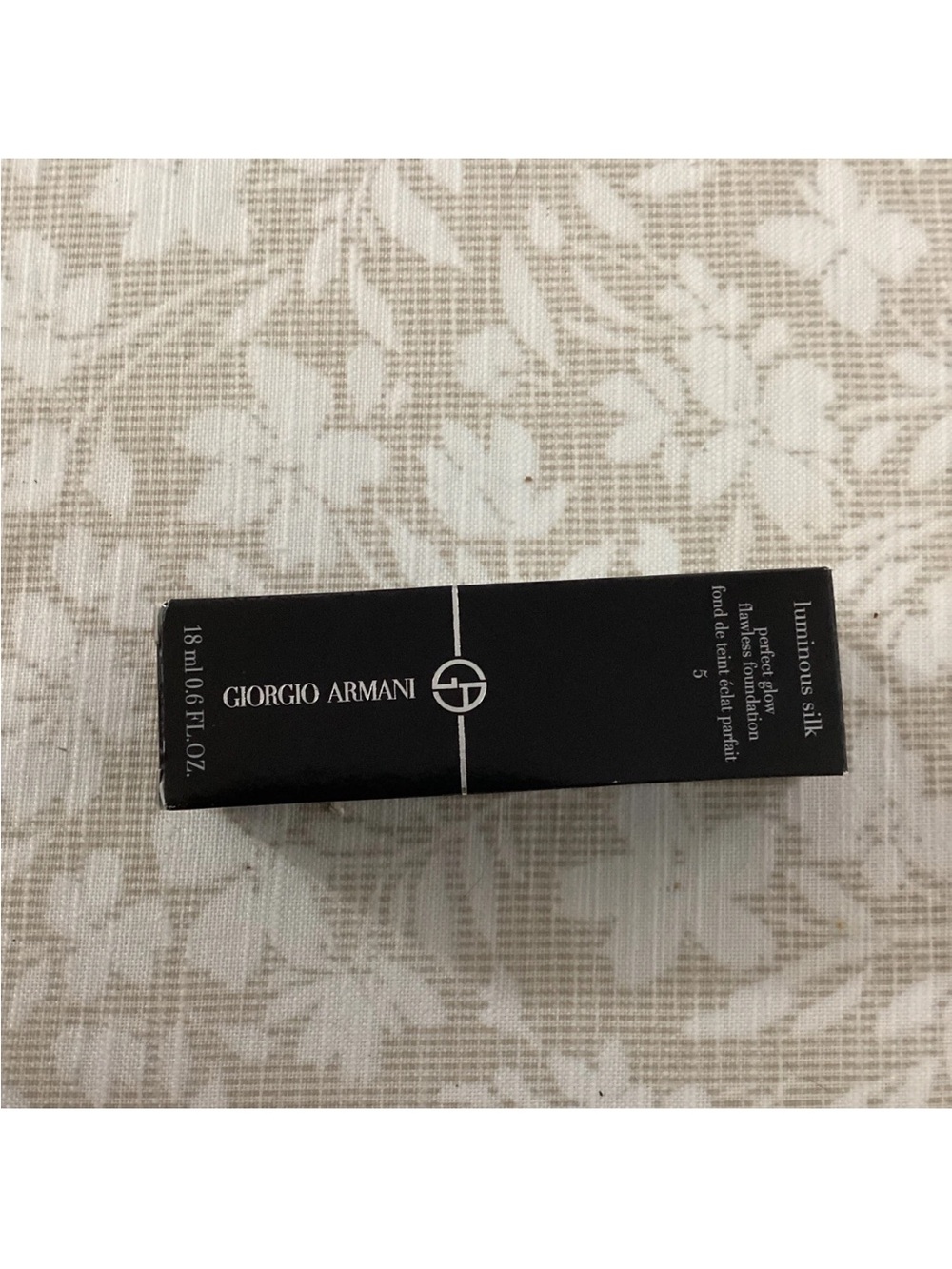 Giorgio Armani Luminous Silk Foundation - Black Packaging